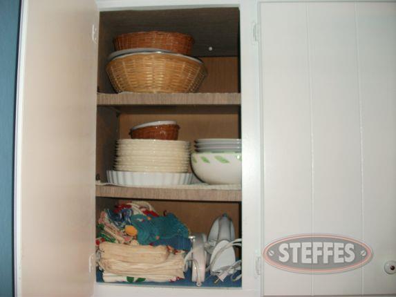 Assorted kitchen items_2.jpg
